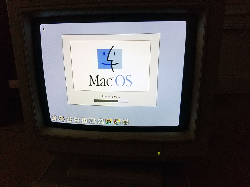 Illustration for article titled Craigslist find - Macintosh Performa 630CD